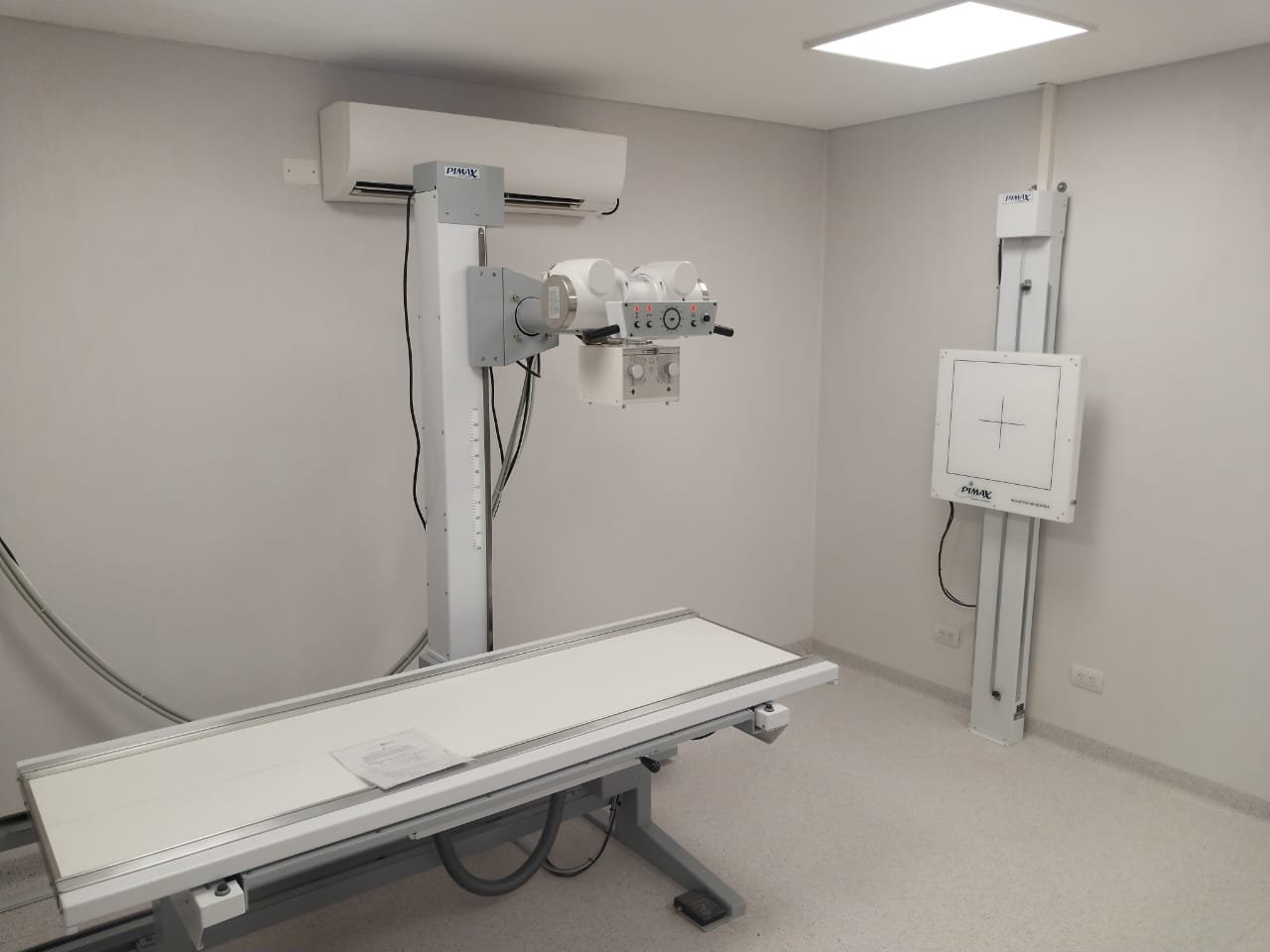 Equipo de Rayos X fijo con mecánica convencional, robusto y confiable